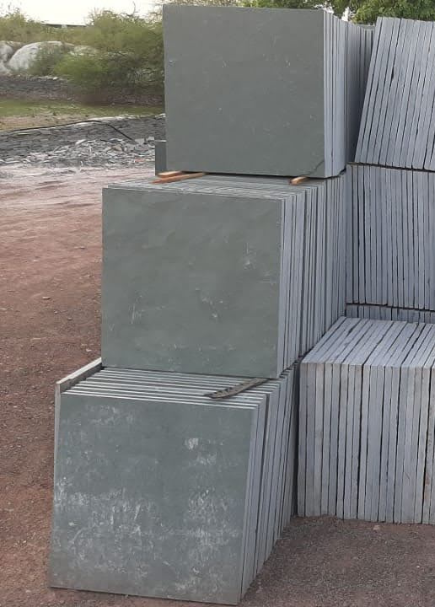 270-435X607_INTERIOR-RIGHT-Acadian-Black